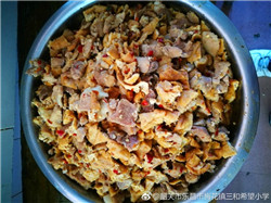 1510058587798149.jpg ?周三的午餐?韶关市乐昌市梅花镇三和希望小学 姜丝炒瘦肉豆腐.jpg